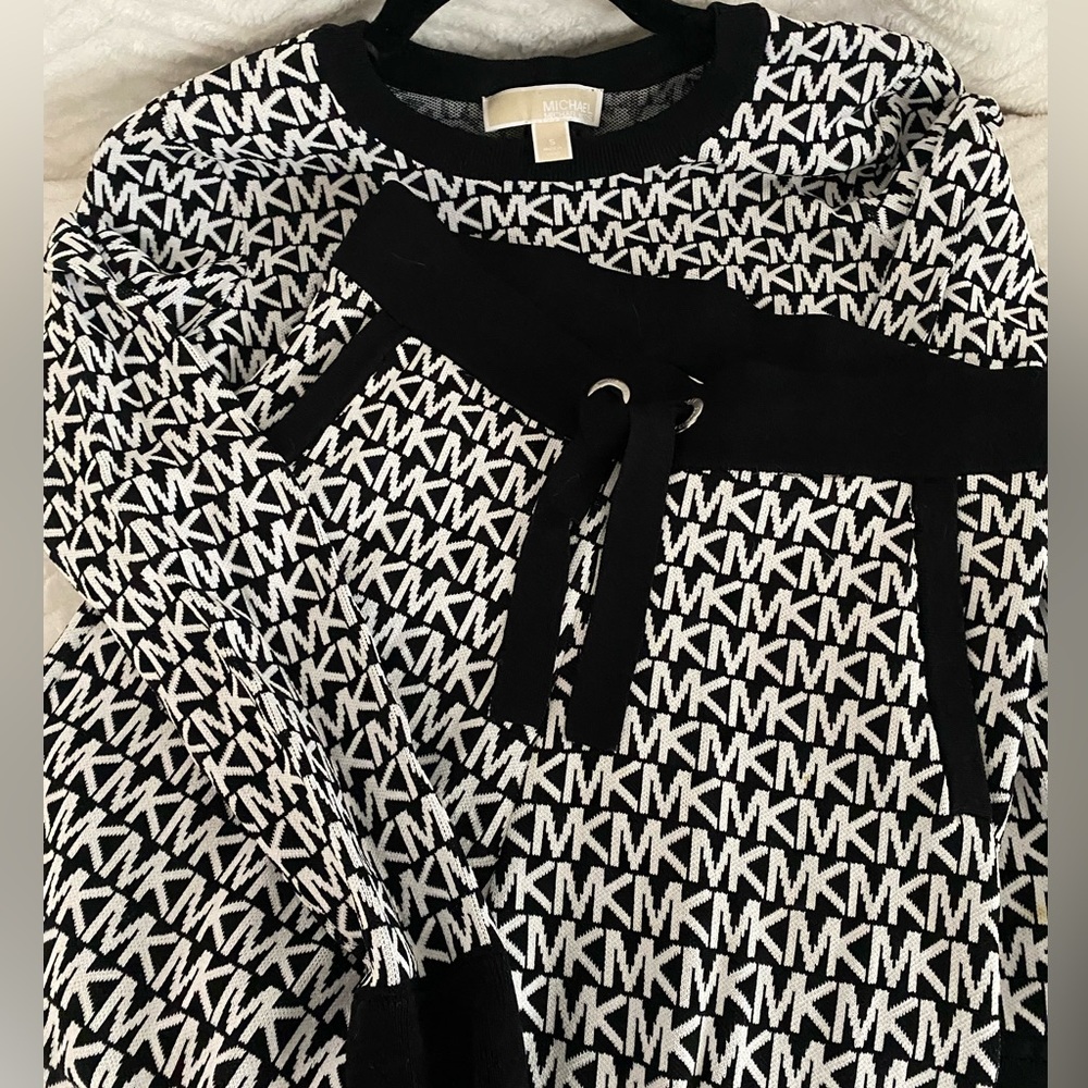 MICHAEL KORS 2 Piece Set- LOGO SWEATER JOGGERS Size Small runs big